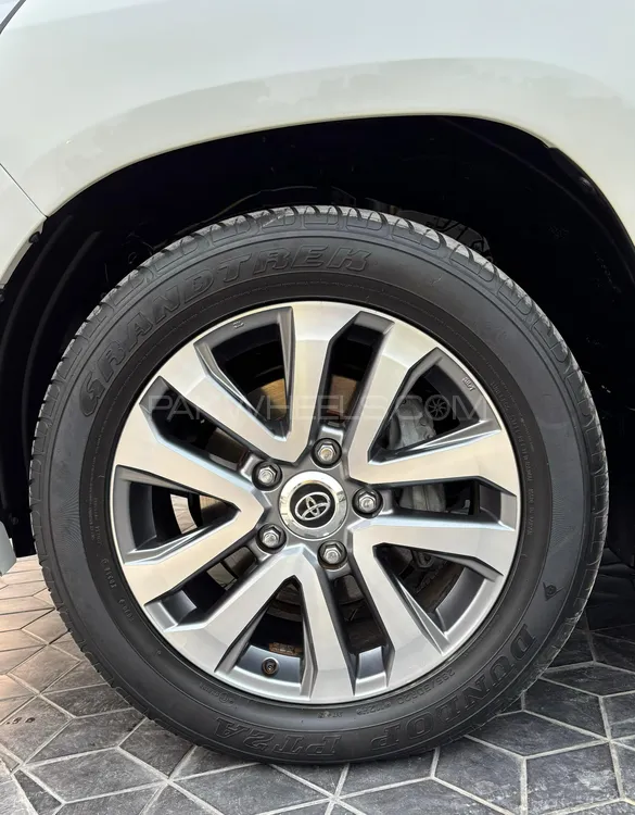 Toyota Land Cruiser 2018 for Sale in Lahore Toyota Land Cruiser 2018 for Sale in Lahore Image-8
