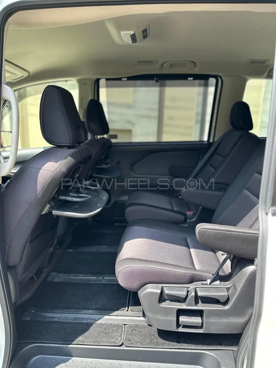 Nissan Serena 2018 for Sale in Peshawar Nissan Serena 2018 for Sale in Peshawar Image-7