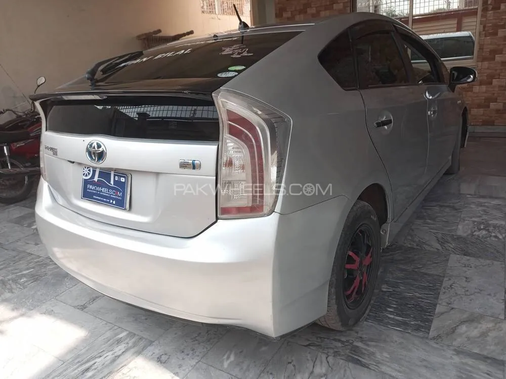 Toyota Prius 2012 for Sale in Faisalabad Toyota Prius 2012 for Sale in Faisalabad Image-4