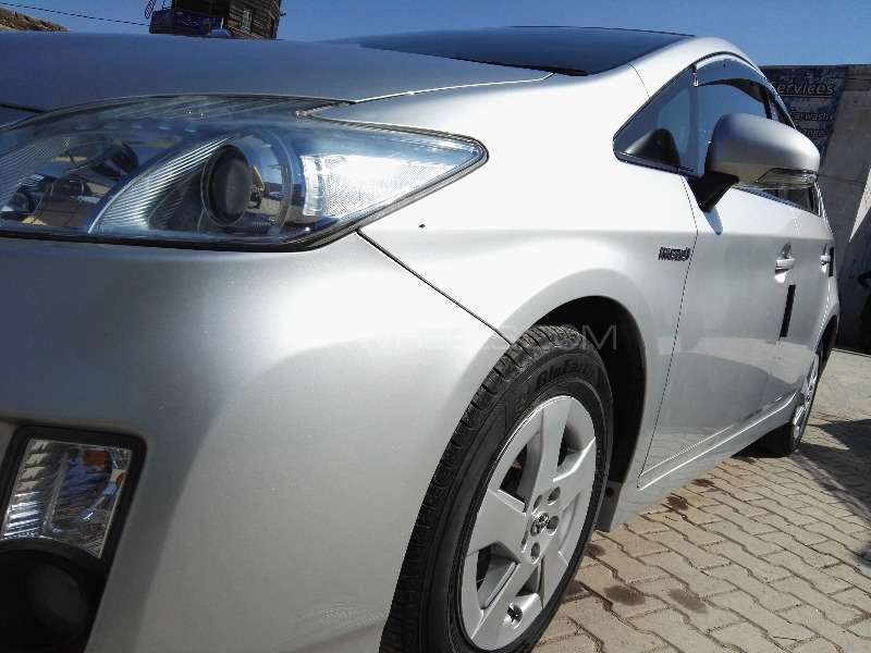 Toyota Prius 2011 for Sale in Peshawar Image-1