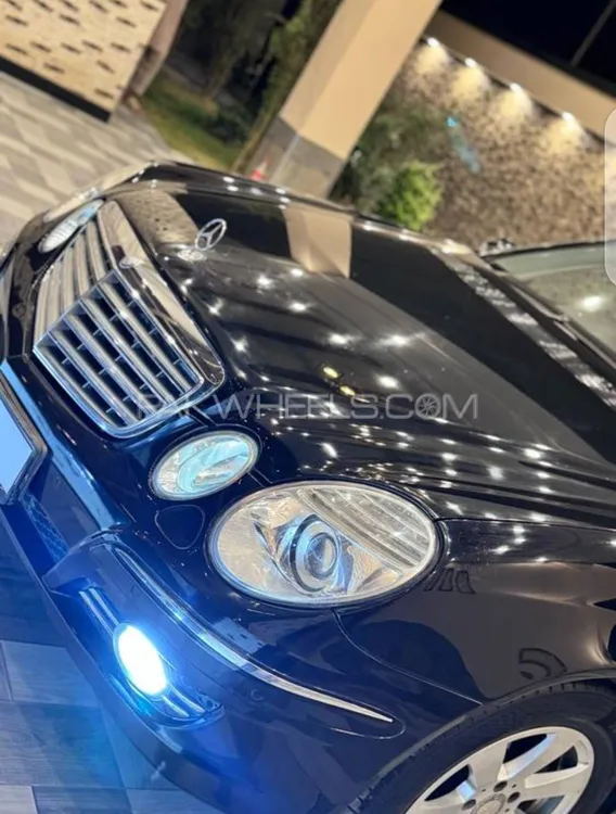 Mercedes Benz E Class 2005 for Sale in Lahore Image-1