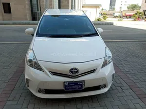 Toyota Prius Alpha G 2013 for Sale