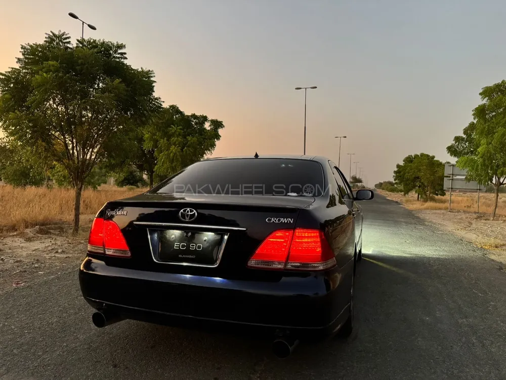 Toyota Crown 2004 for Sale in Lahore Toyota Crown 2004 for Sale in Lahore Image-12