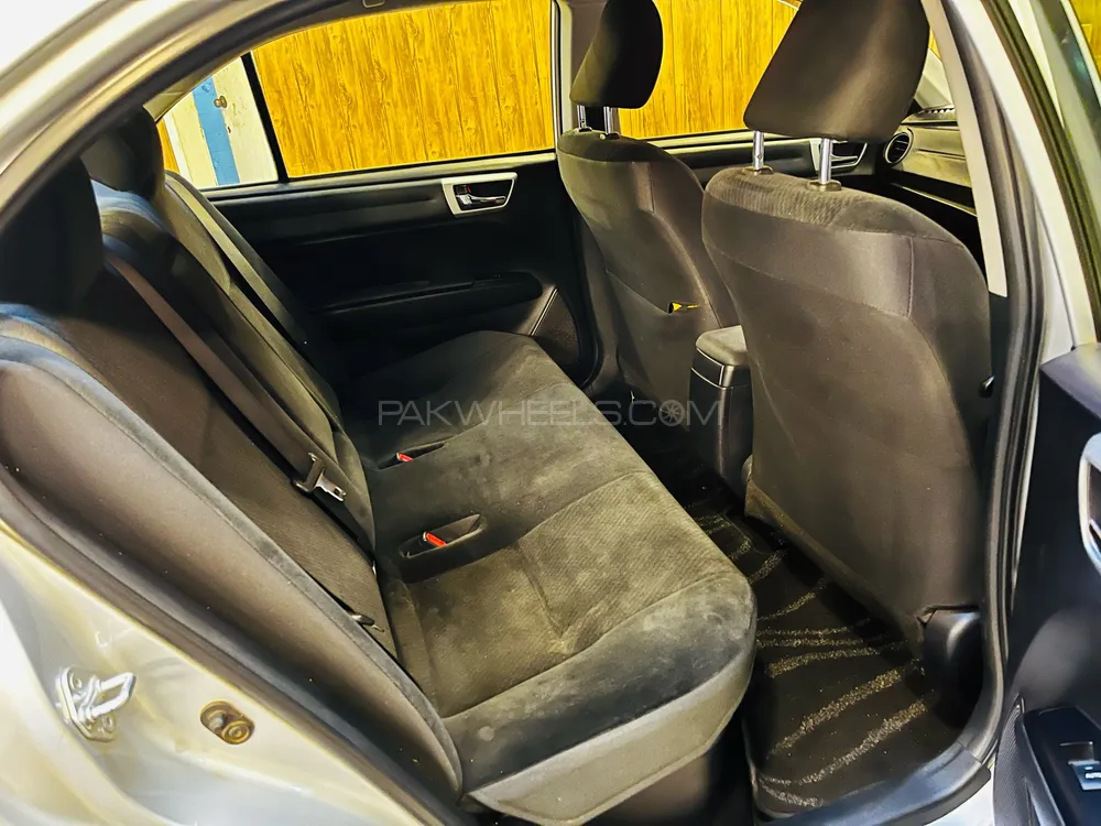 Toyota Corolla Axio 2013 for Sale in Lahore Toyota Corolla Axio 2013 for Sale in Lahore Image-11