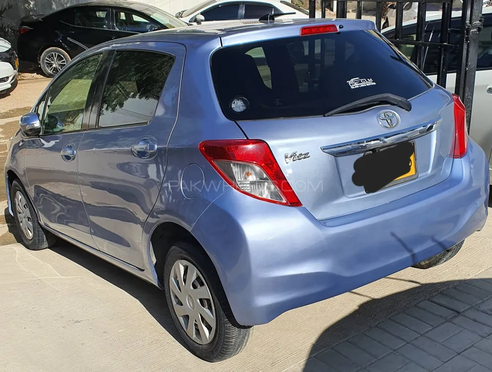 Toyota Vitz 2011 for Sale in Karachi Image-1