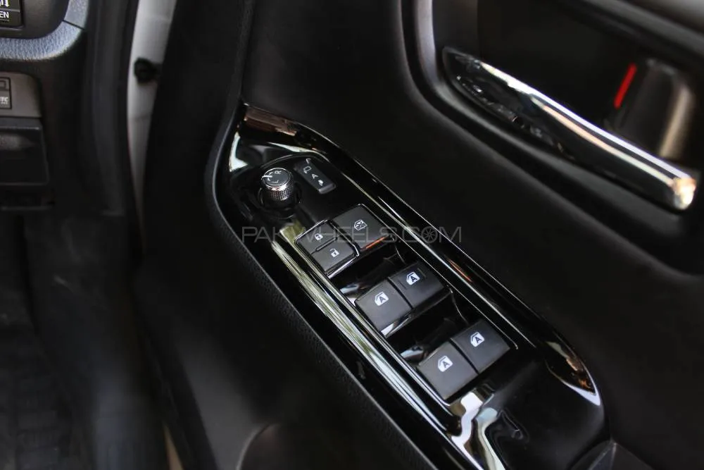 ٹویوٹا نوح 2018 for Sale in کراچی ٹویوٹا نوح 2018 for Sale in کراچی Image-15