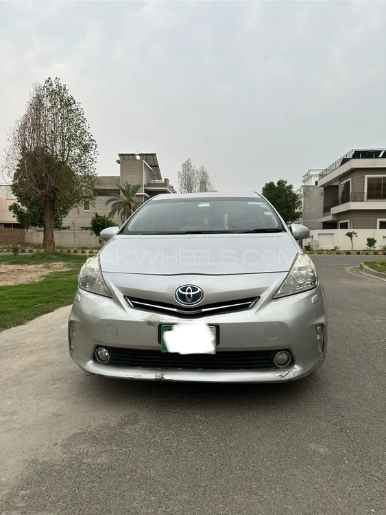 Toyota Prius Alpha 2011 for Sale in Faisalabad Image-1