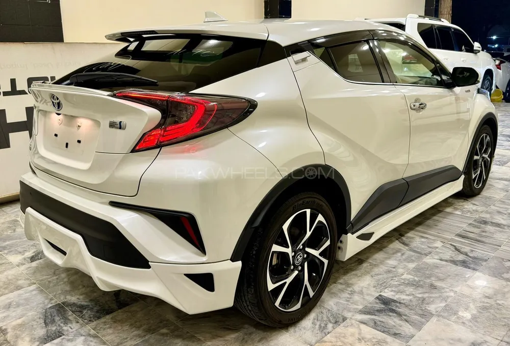 Toyota C-HR 2018 for Sale in Karachi Toyota C-HR 2018 for Sale in Karachi Image-14