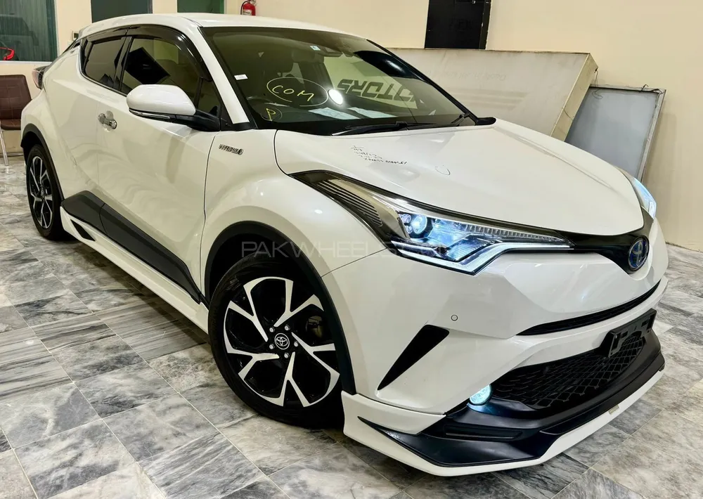 Toyota C-HR 2018 for Sale in Karachi Toyota C-HR 2018 for Sale in Karachi Image-9