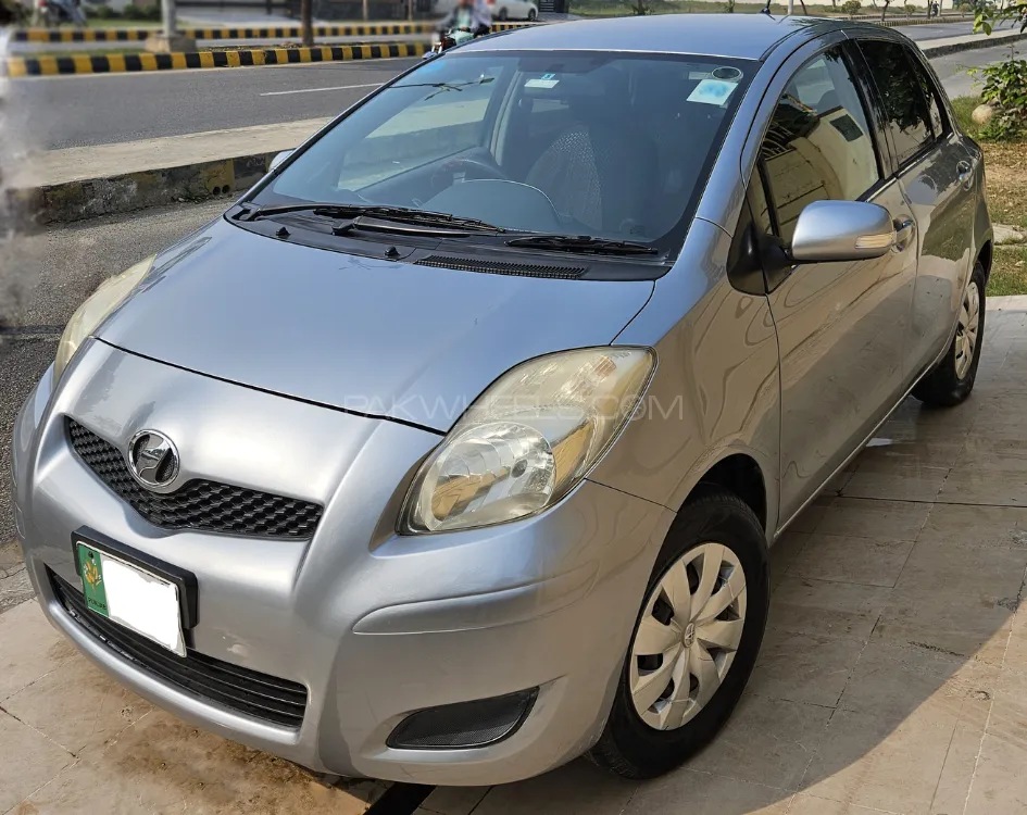 Toyota Vitz 2010 for Sale in Lahore Image-1