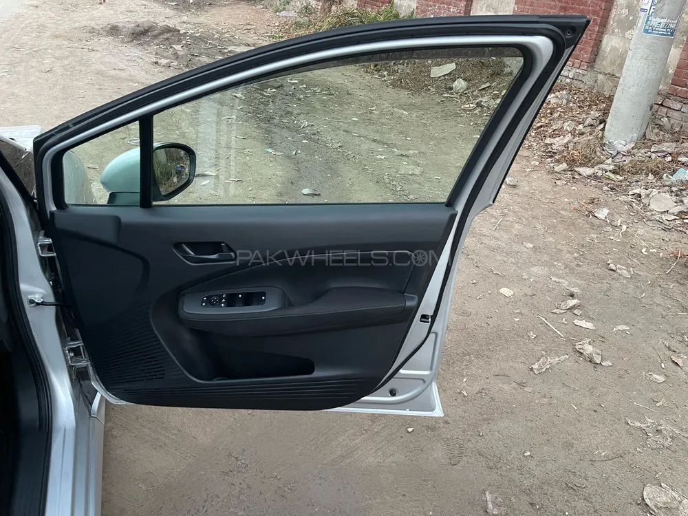 Nissan Note 2022 for Sale in Faisalabad Nissan Note 2022 for Sale in Faisalabad Image-9
