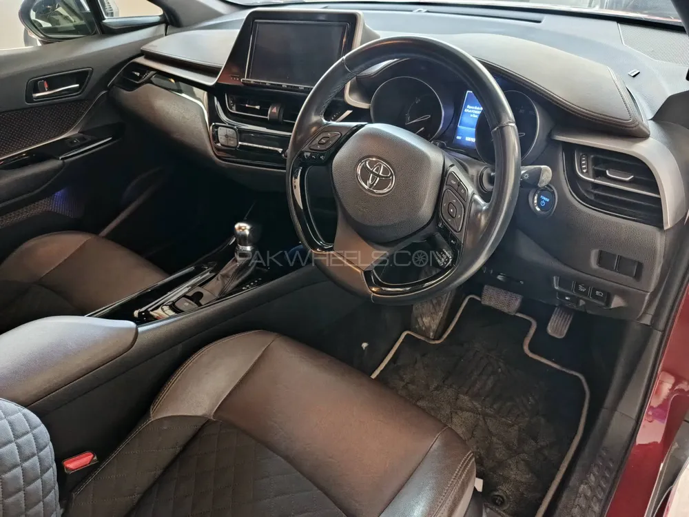 Toyota C-HR 2018 for Sale in Karachi Toyota C-HR 2018 for Sale in Karachi Image-8