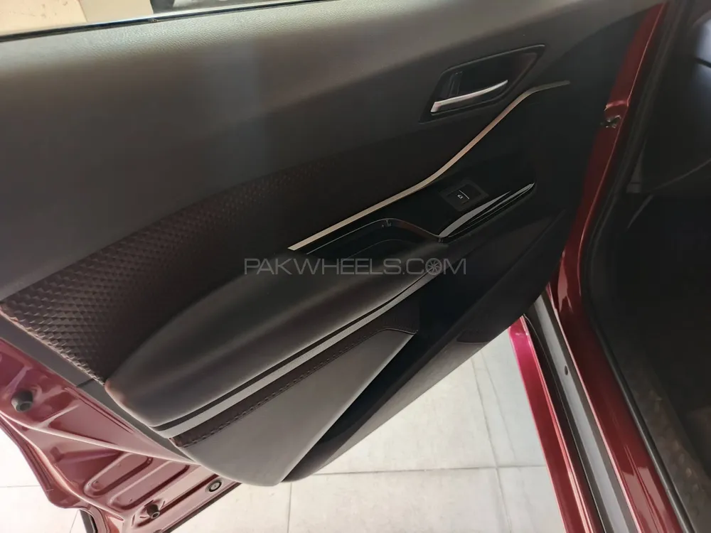 Toyota C-HR 2018 for Sale in Karachi Toyota C-HR 2018 for Sale in Karachi Image-16