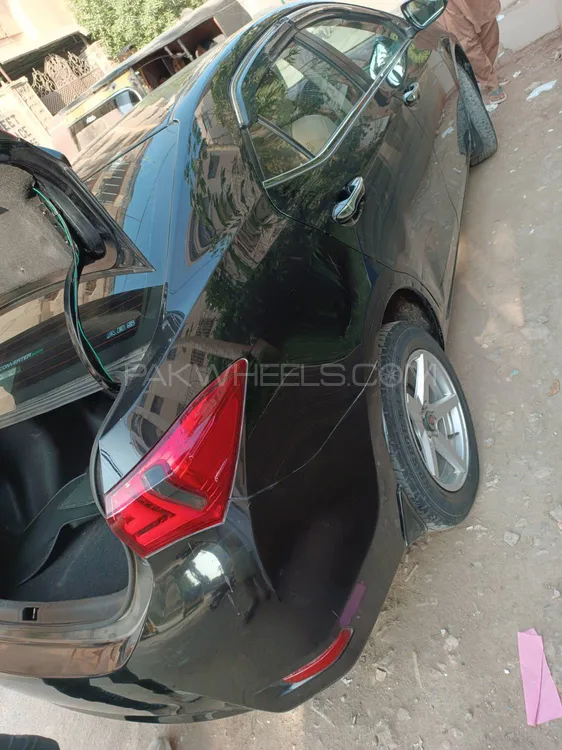 Toyota Corolla 2015 for Sale in Karachi Image-1