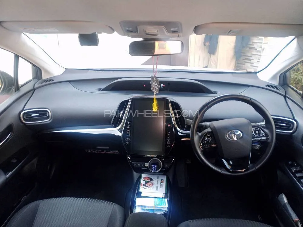 Toyota Prius 2022 for Sale in Lahore Toyota Prius 2022 for Sale in Lahore Image-10