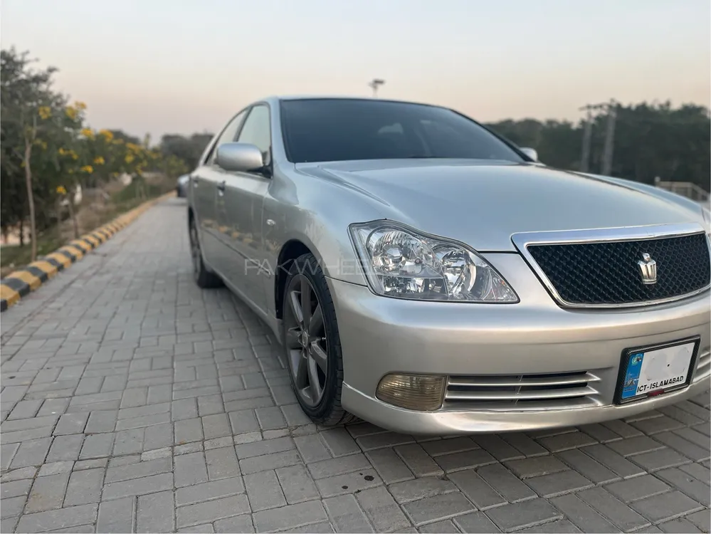 Toyota Crown 2004 for Sale in Islamabad Image-1