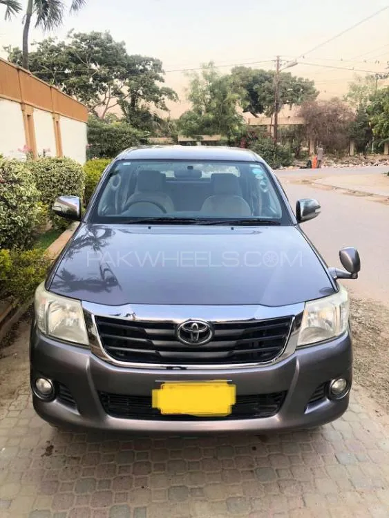 Toyota Hilux 2015 for Sale in Karachi Image-1