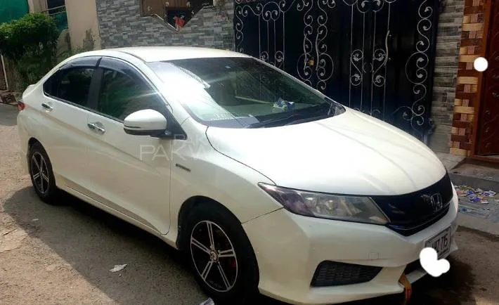 Honda Grace Hybrid 2014 for Sale in Lahore Image-1