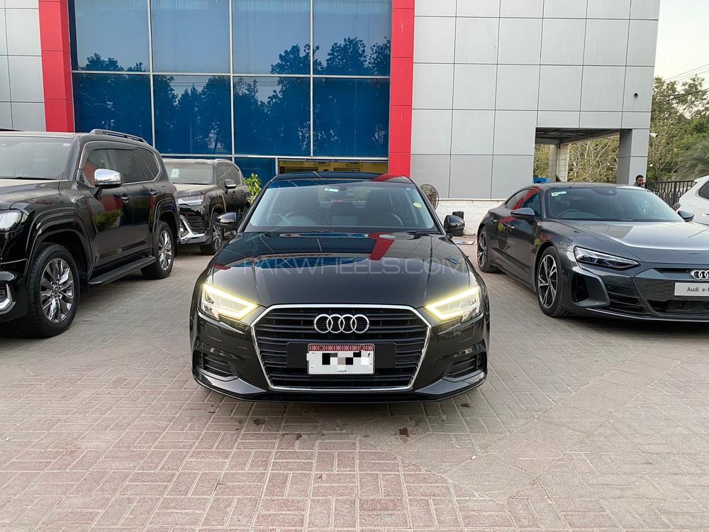 Make: Audi A3
Model: 2018
Mileage: 43,000 km
Reg: 2018 khi

*Sunroof 
*Bruno room

Calling and Visiting Hours

Monday to Saturday

11:00 AM to 7:00 PM