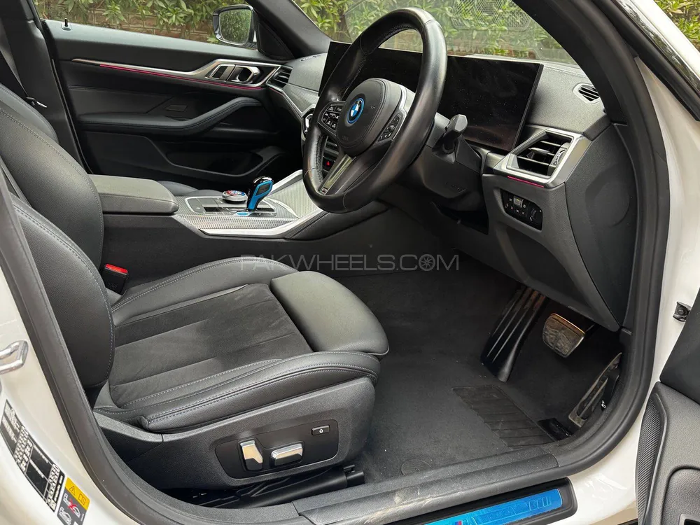 BMW i4 2022 for Sale in Lahore BMW i4 2022 for Sale in Lahore Image-8