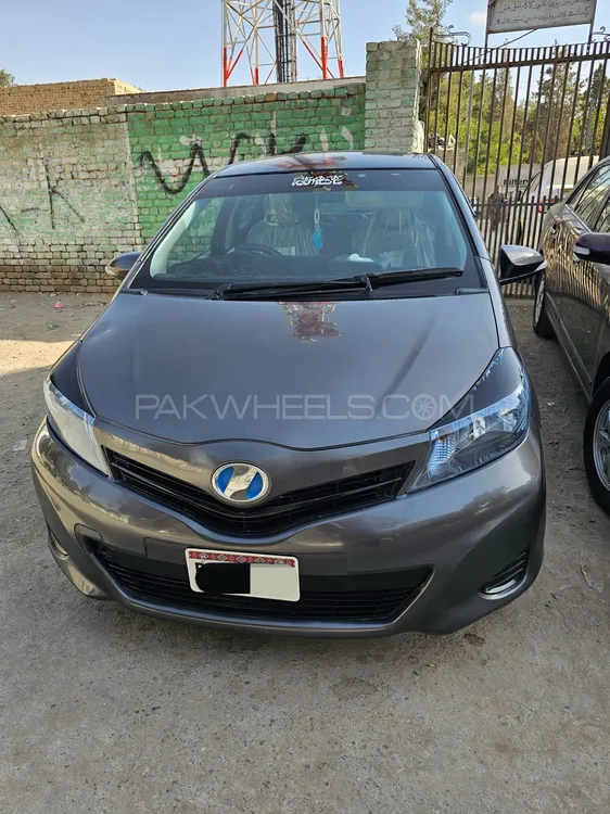 Toyota Vitz 2012 for Sale in Quetta Image-1