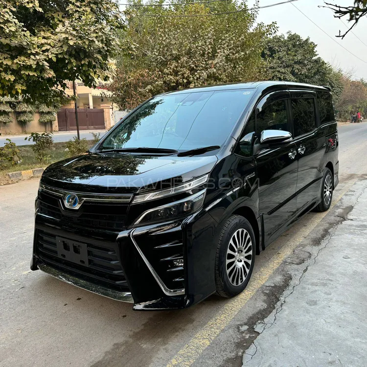 Toyota Voxy 2018 for Sale in Lahore Image-1