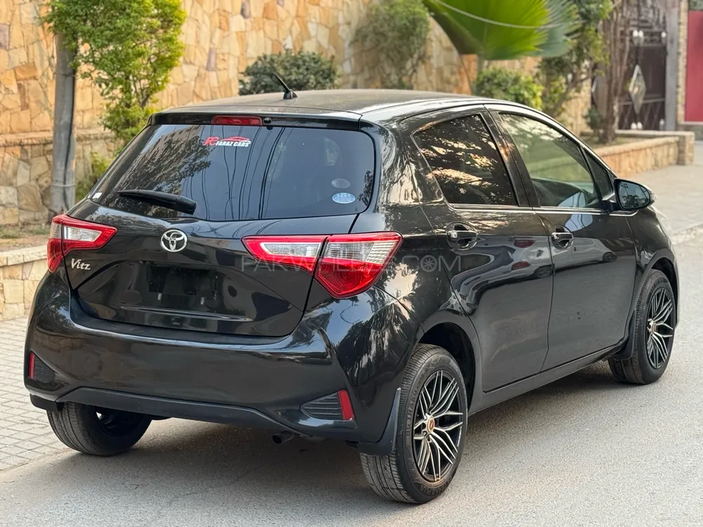 Toyota Vitz 2017 for Sale in Karachi Image-1