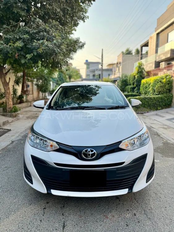 Toyota Yaris Sedan 2021 for Sale in Lahore Image-1
