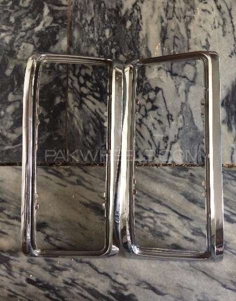 Mercedes Benz W114/W115 Tailight Rings Image-1