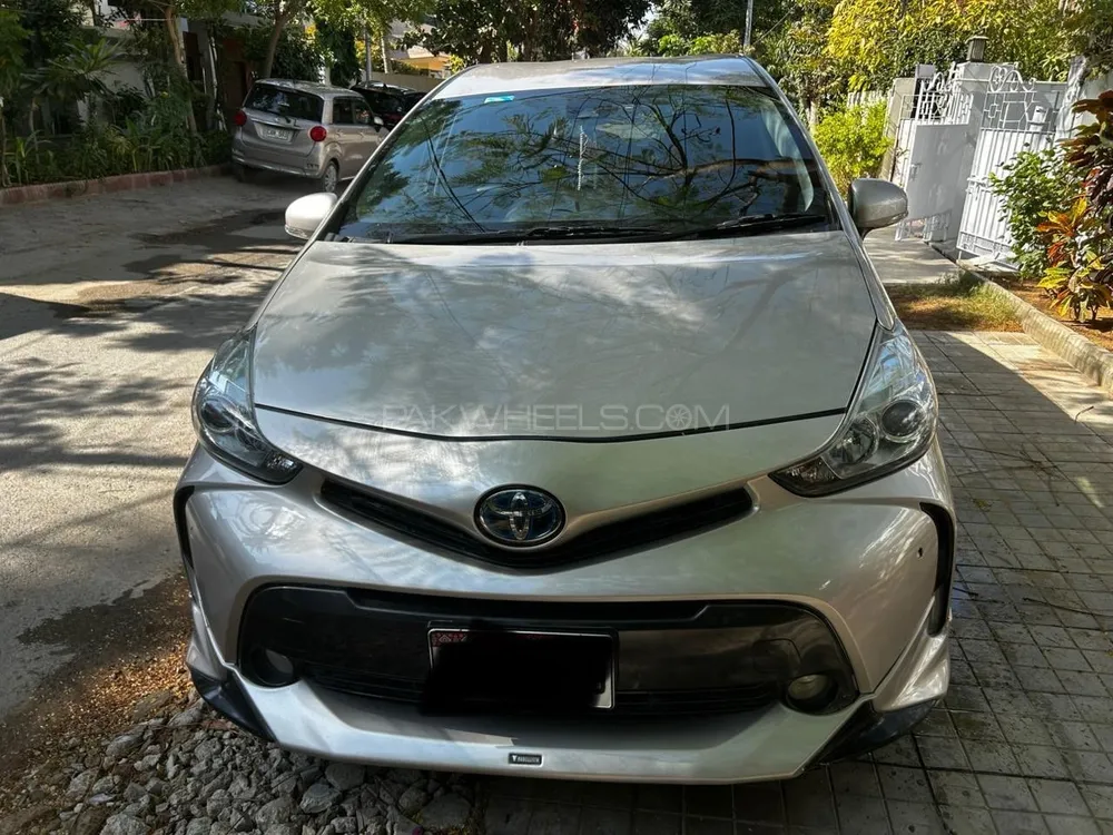 Toyota Prius Alpha 2018 for Sale in Karachi Image-1