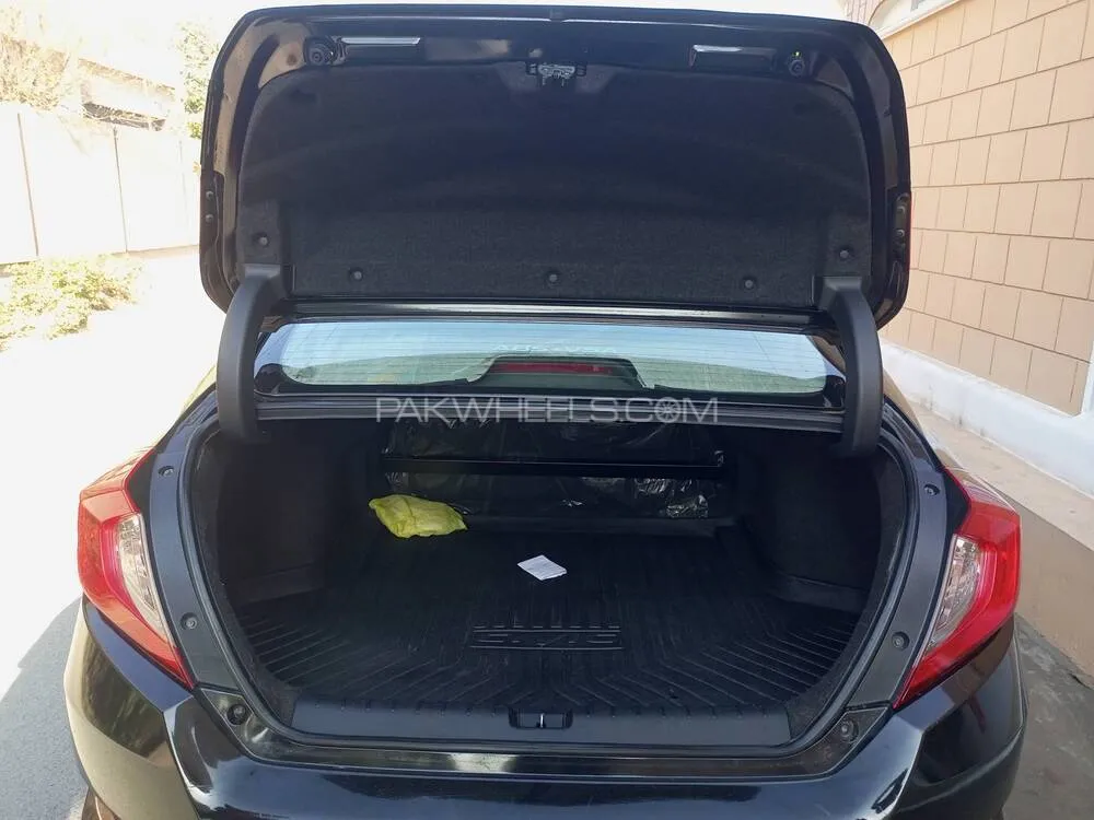 Honda Civic 2021 for Sale in Faisalabad Honda Civic 2021 for Sale in Faisalabad Image-7