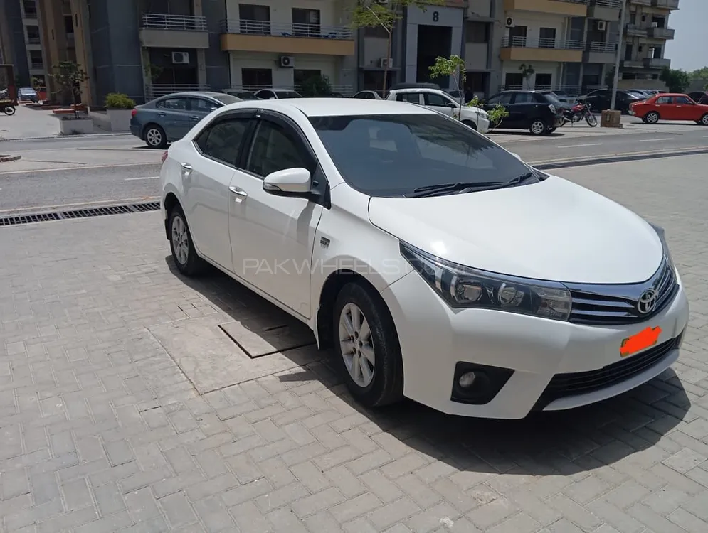 Toyota Corolla 2016 for Sale in Karachi Image-1