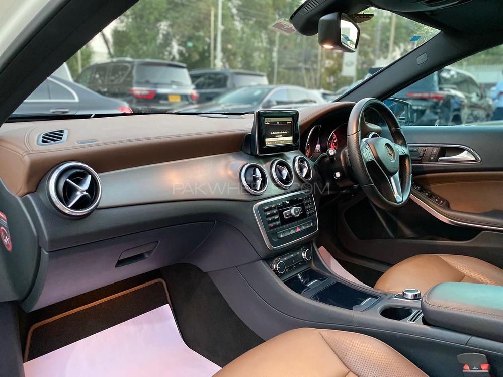 Mercedes GLA 200 AMG
Model: 2015
Mileage: 9,000 Km
Reg: 2015 Khi

Top of the line:
*Panoramic Roof
*Bucket leather seats
*Memory package 
*Privacy tint 
*Sports suspension 
*Leather dashboard