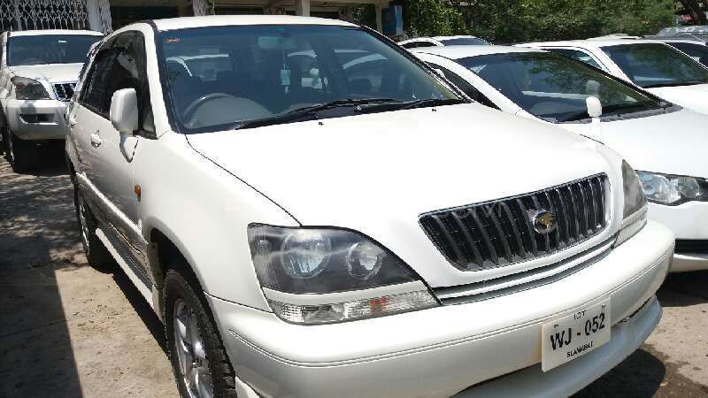 Toyota Harrier 2000 for Sale in Islamabad Image-1