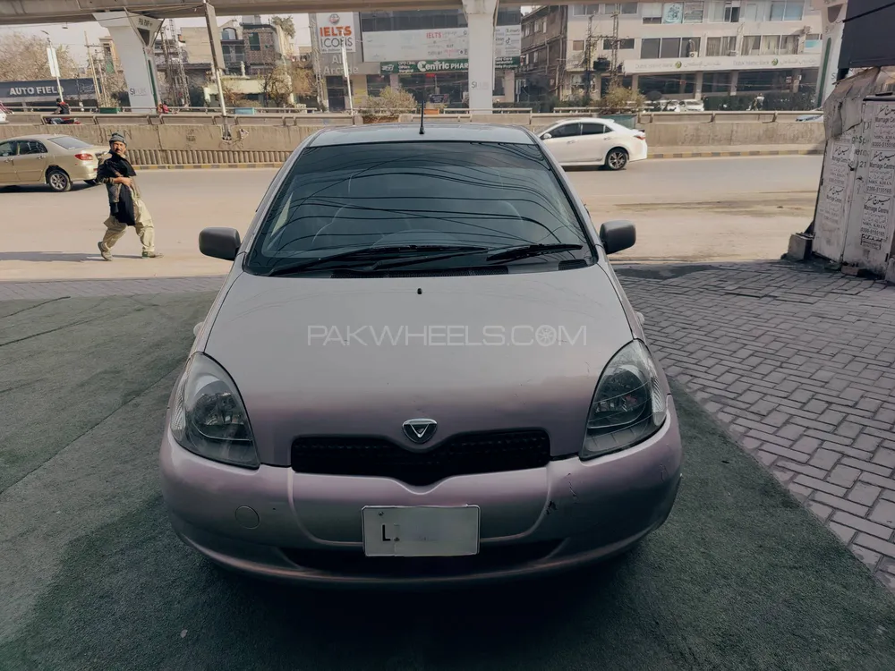 Toyota Vitz 2001 for Sale in Islamabad Image-1