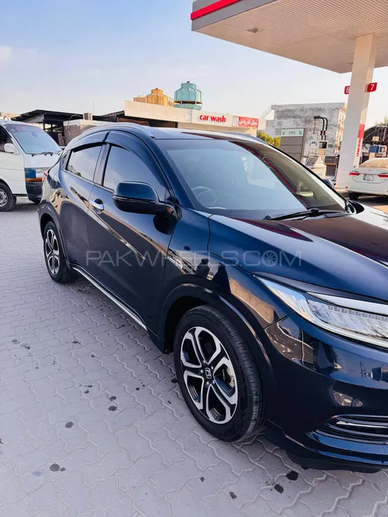 Honda Vezel 2018 for Sale in Islamabad Image-1
