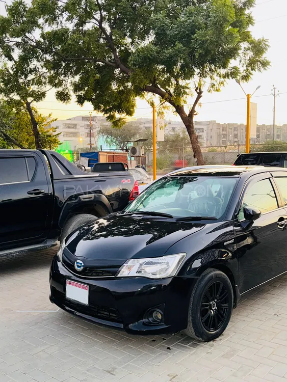 Toyota Corolla Axio 2014 for Sale in Karachi Image-1