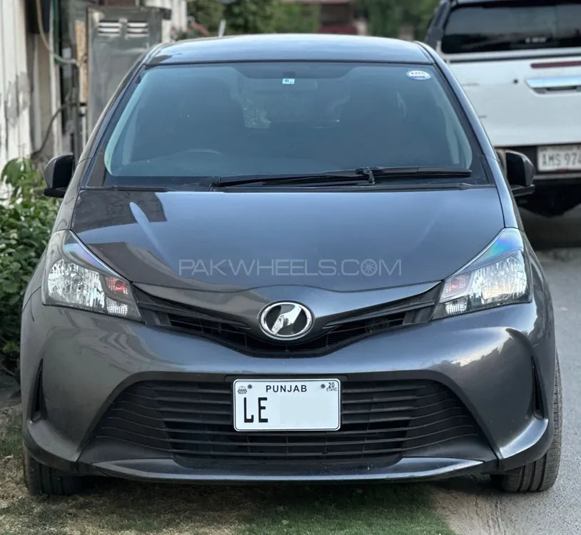 Toyota Vitz 2020 for Sale in Haroonabad Image-1