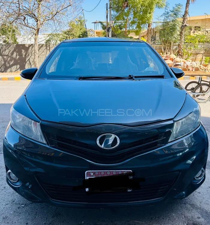 Toyota Vitz 2014 for Sale in Karachi Image-1
