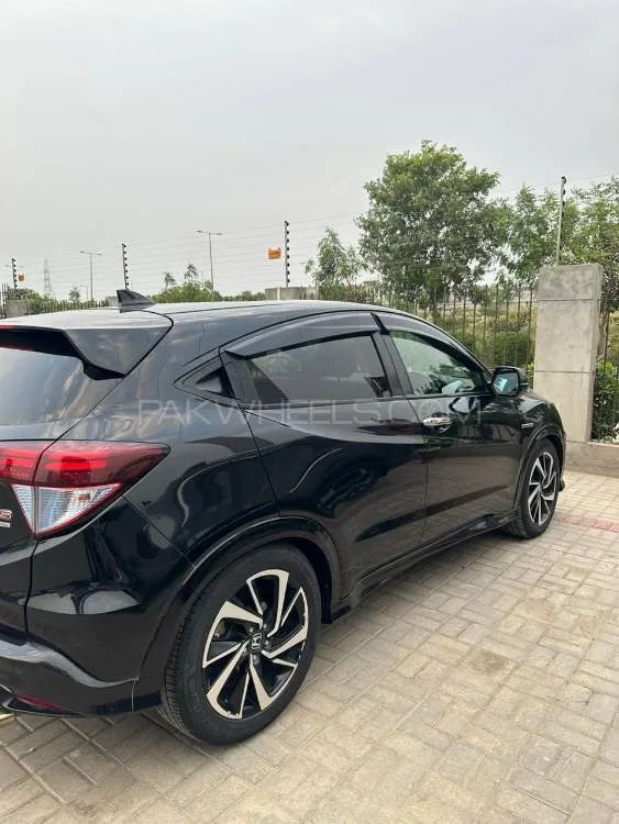 Honda Vezel 2017 for Sale in Lahore Image-1