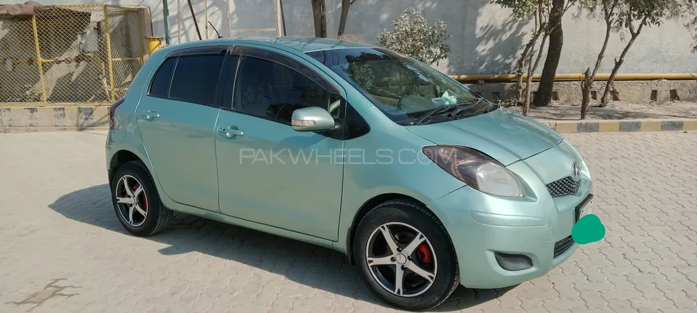 Toyota Vitz 2010 for Sale in Peshawar Image-1