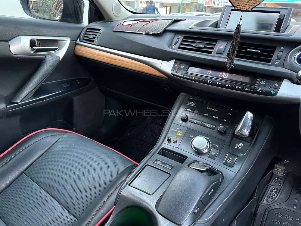 Lexus CT200h 2011 for Sale in Karachi Lexus CT200h 2011 for Sale in Karachi Image-12