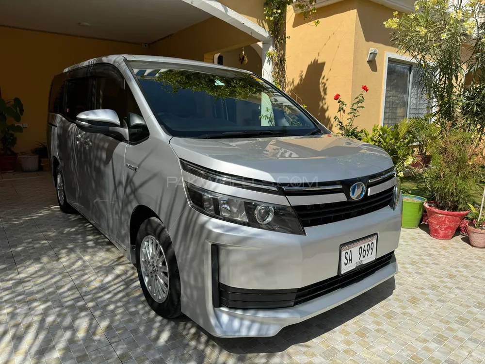 Toyota Voxy 2017 for Sale in Karachi Image-1