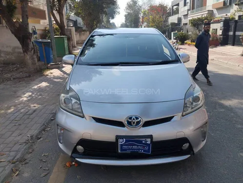 Slide toyota prius s led edition 1 8 2014 116566804