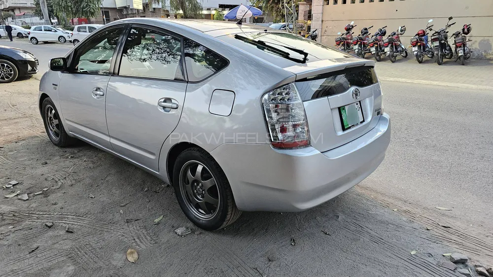Toyota Prius 2008 for Sale in Lahore Image-1