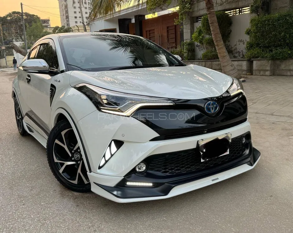 Toyota C-HR 2018 for Sale in Karachi Toyota C-HR 2018 for Sale in Karachi Image-2