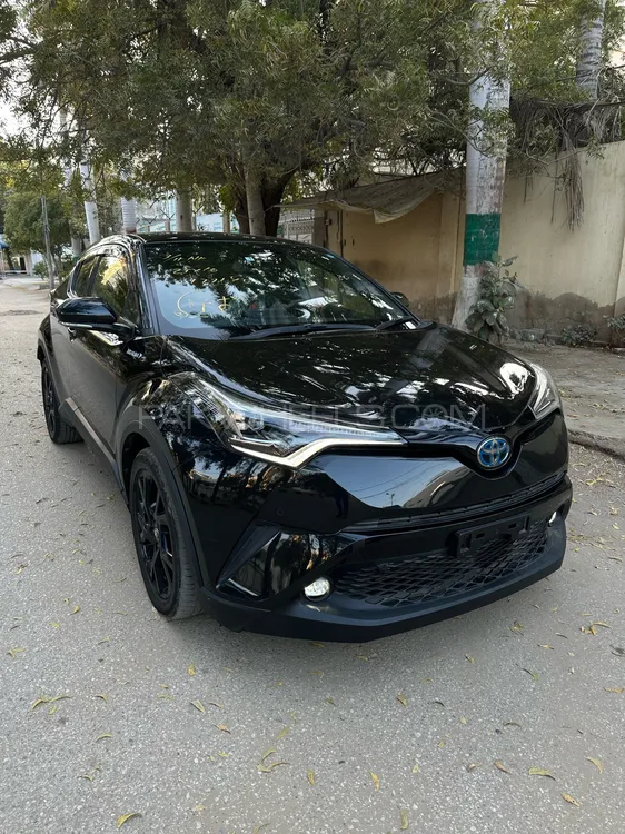 Toyota C-HR 2019 for Sale in Karachi Toyota C-HR 2019 for Sale in Karachi Image-2