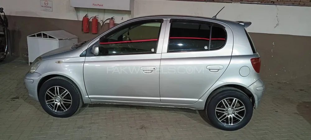 Toyota Vitz 2009 for Sale in Multan Image-1