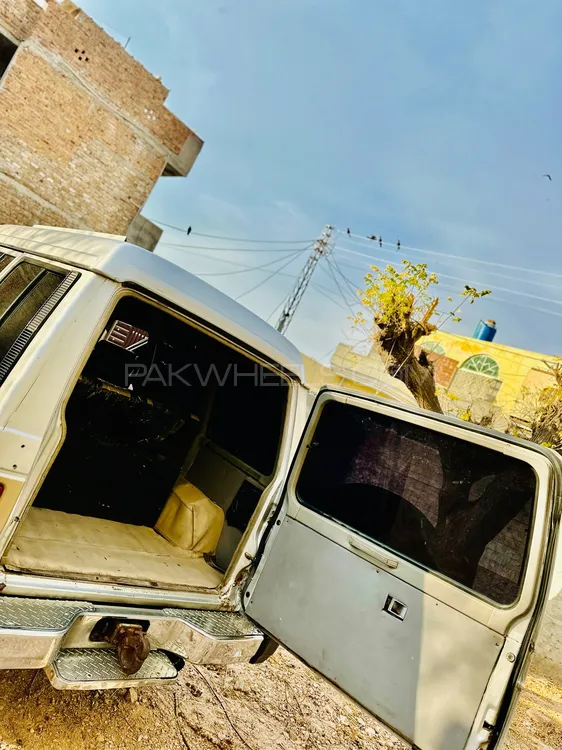 مٹسوبیشی پجیرو 1986 for Sale in اسلام آباد مٹسوبیشی پجیرو 1986 for Sale in اسلام آباد Image-13