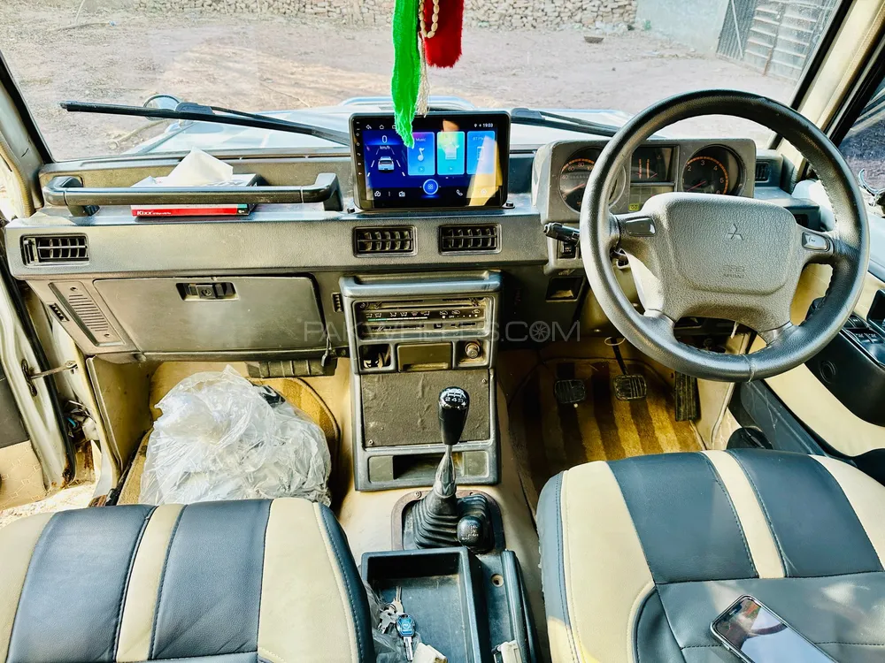 مٹسوبیشی پجیرو 1986 for Sale in اسلام آباد مٹسوبیشی پجیرو 1986 for Sale in اسلام آباد Image-9